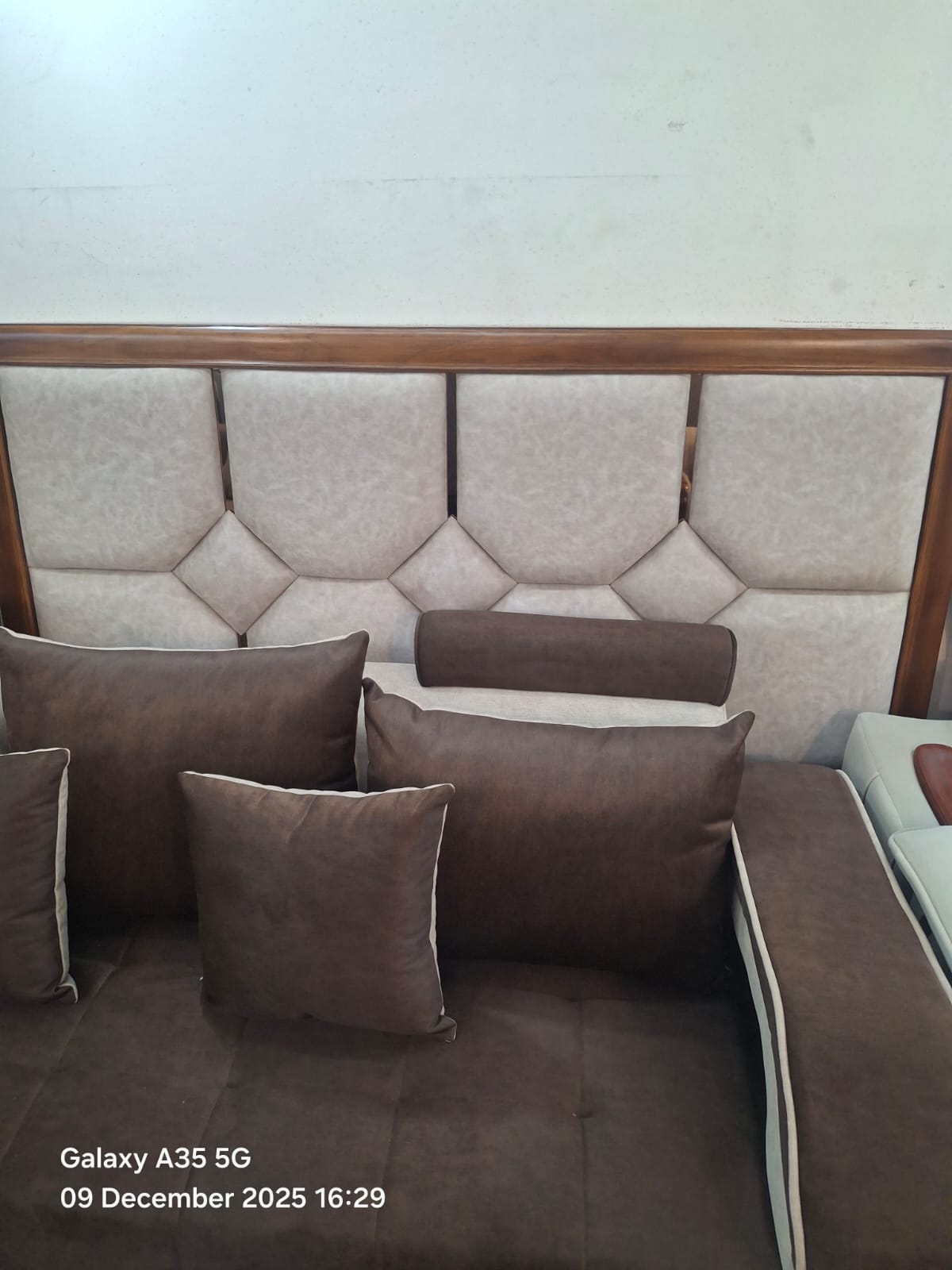 DESIGNER BEDS FRONT & BACK - Image 4